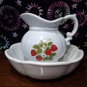 Vintage Medium McCoy Strawberry Country Pitcher And Basin Set Wash Bowl 7528 USA